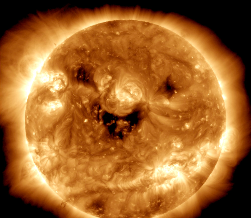 Nasa/ الشمس تبتسم