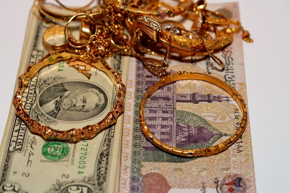 الدولار أم الذهب