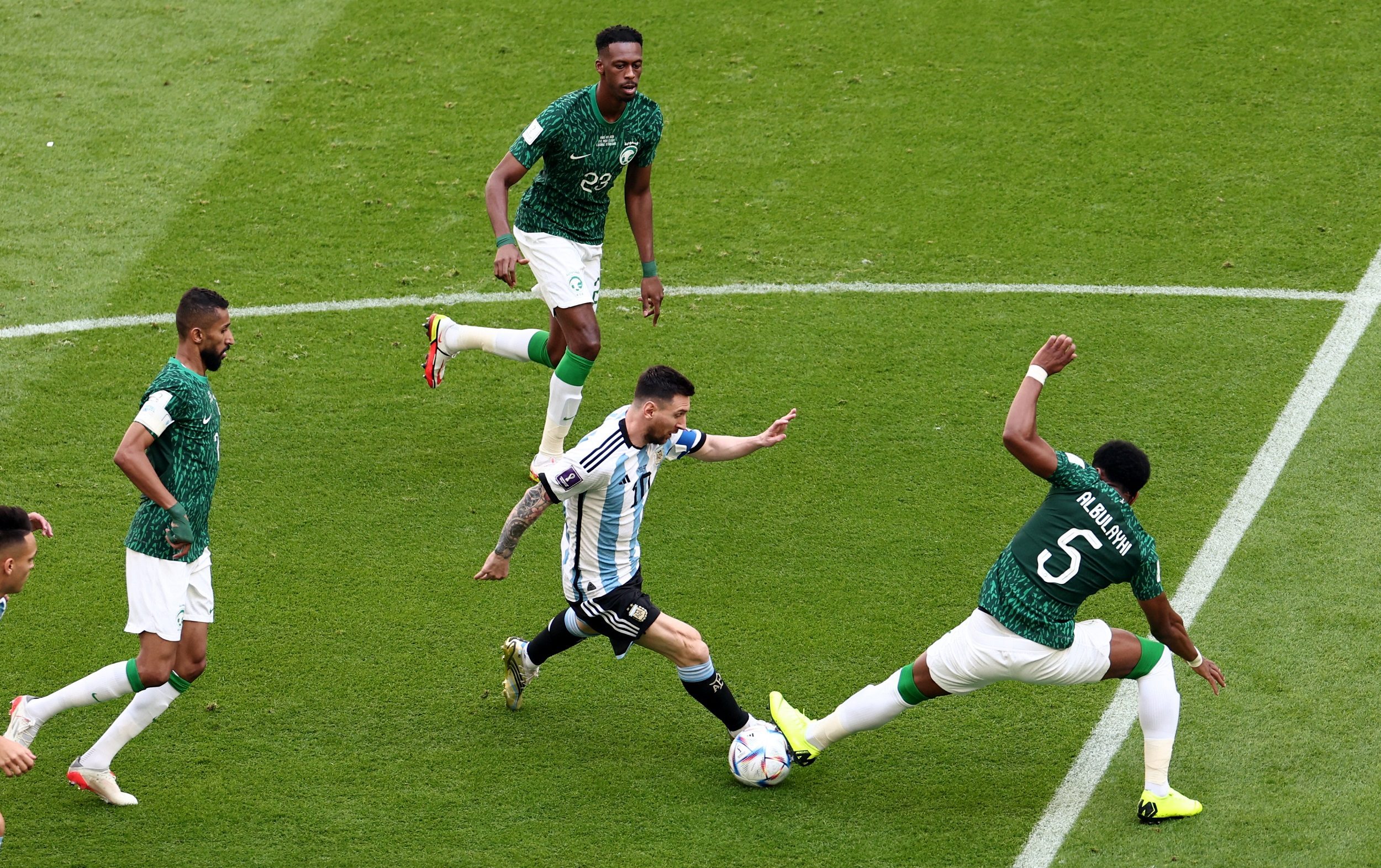 وصل إلى 57 ألف يورو.. عرض قميص ميسي في خسارة الأرجنتين التاريخية أمام السعودية للبيع في مزاد علني