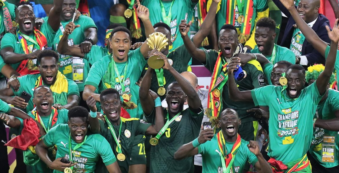 احتفالات منتخب السنغال بالتتويج (رويترز)