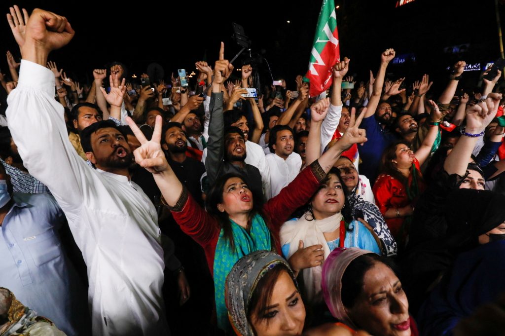 جانب من مظاهرات مؤيدة لعمران خان في إسلام أباد/ رويترز