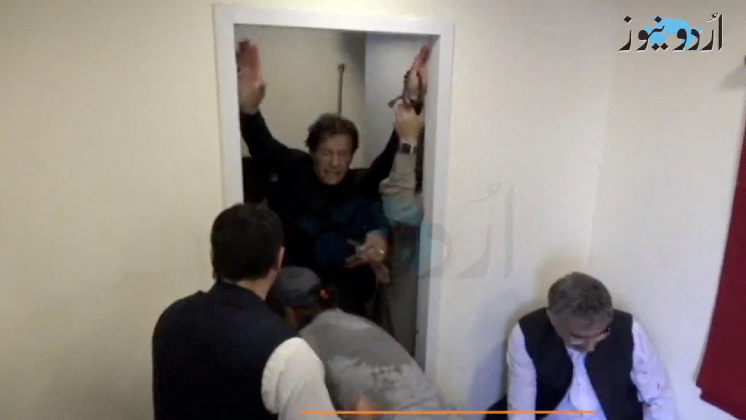 ظهور عمران خان بعد محاولة اغتياله الفاشلة/ رويترز