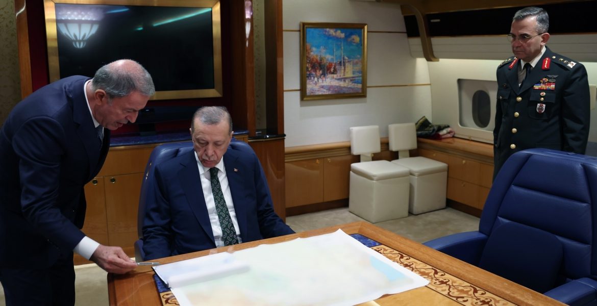 تركيا ترد على دعوات روسية لتجنب شن هجوم بري في سوريا.. أكدت مواصلتها الرد على “التهديدات الإرهابية”