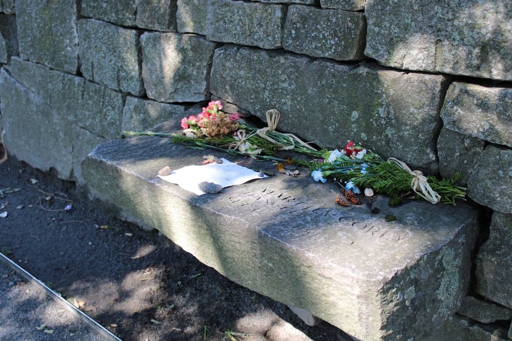 نصب تذكاري لضحايا محاكم سالم للساحرات في ولاية ماساتشوستس - ShutterStock
