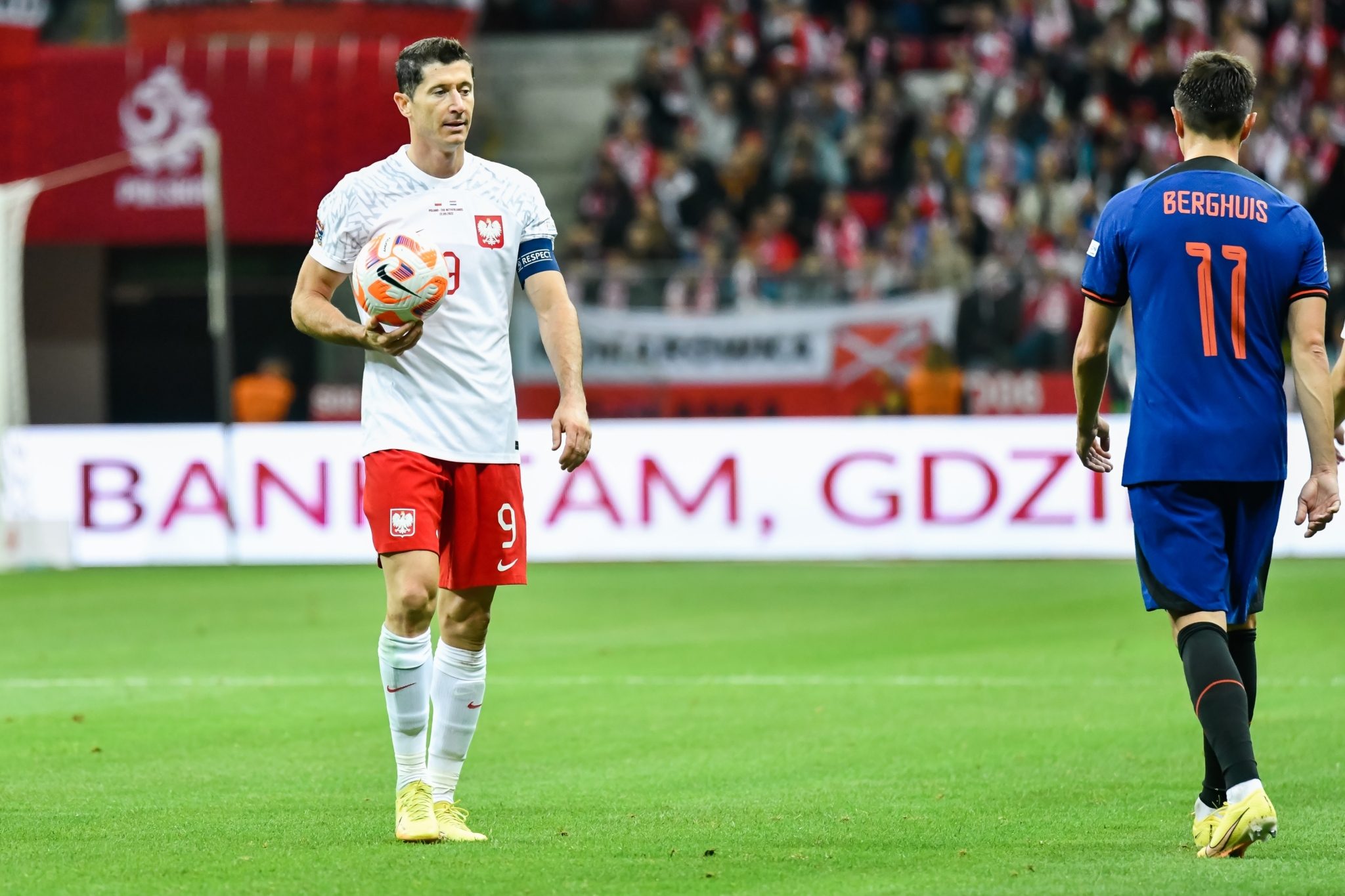 Poland vs netherlands live. Левандовски.