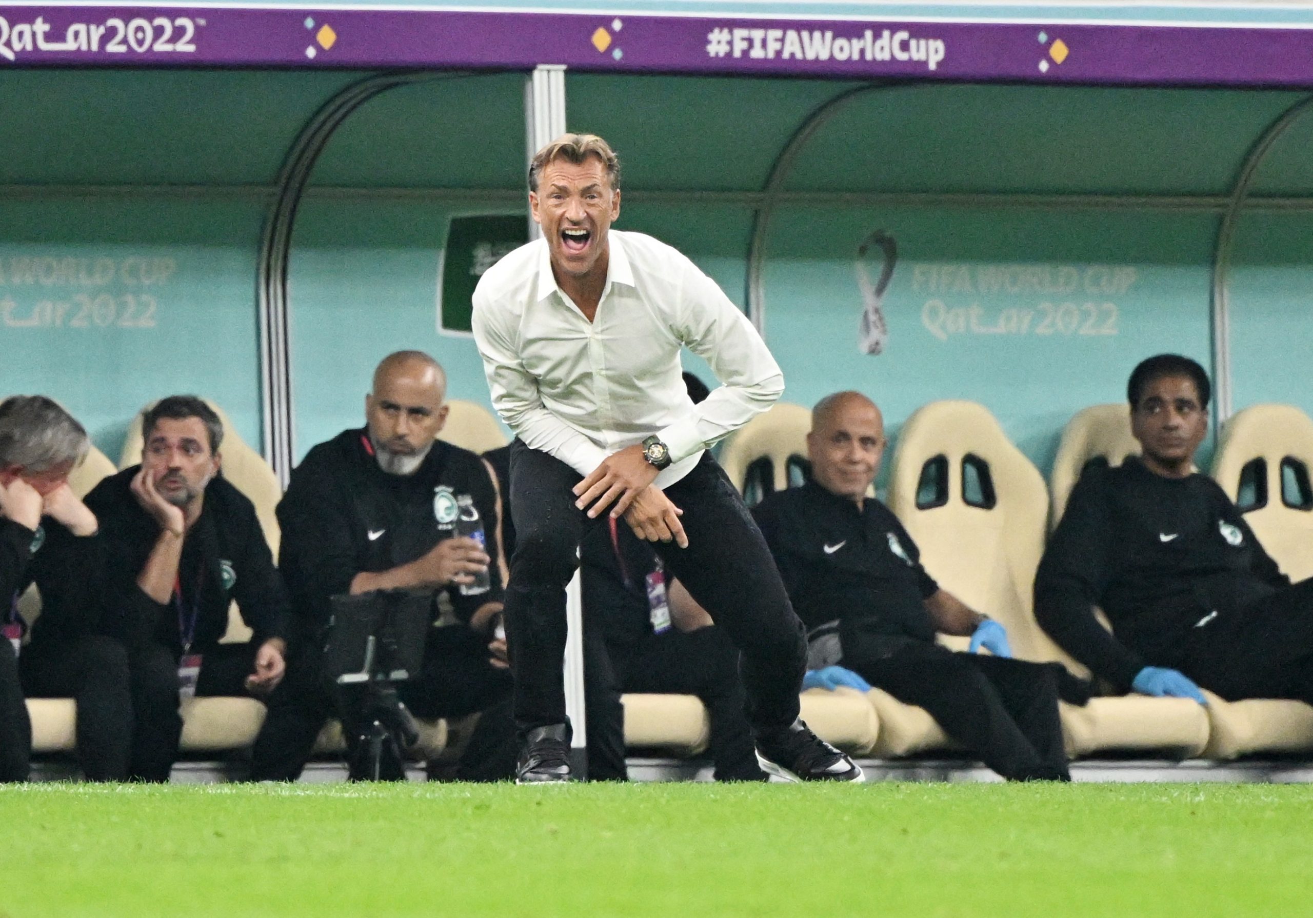 بعد وداع السعودية الدرامي للمونديال.. رينارد يُفسر سبب سقوط  “الأخضر”، ويؤكد: كنا نستحق هزيمة أكبر أمام المكسيك