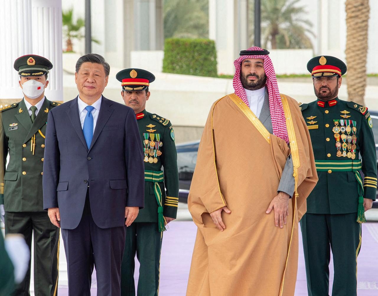 ولي العهد السعودي الأمير محمد بن سلمان يرحب بالرئيس الصيني شي جين بينغ في الرياض/ رويترز