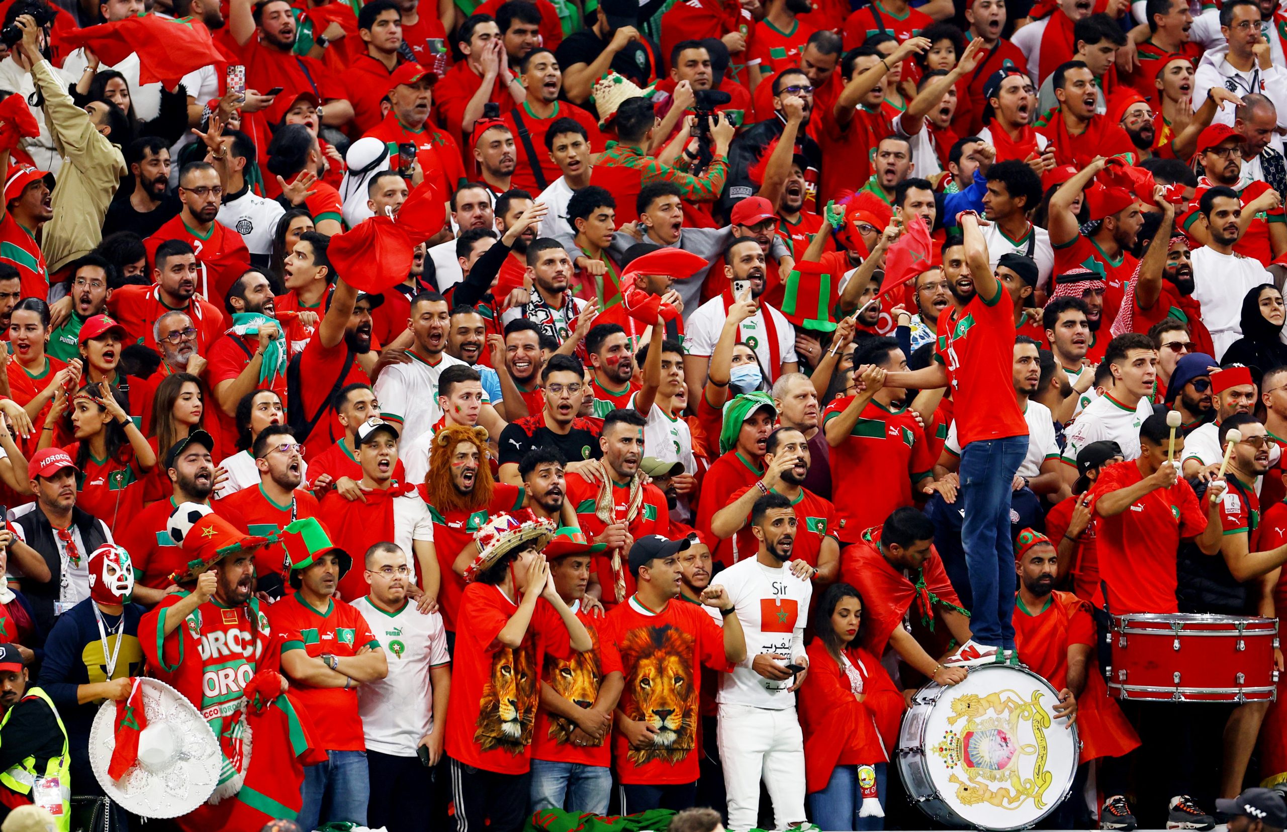 بايدن يتابع مباراة المغرب وفرنسا (رويترز)