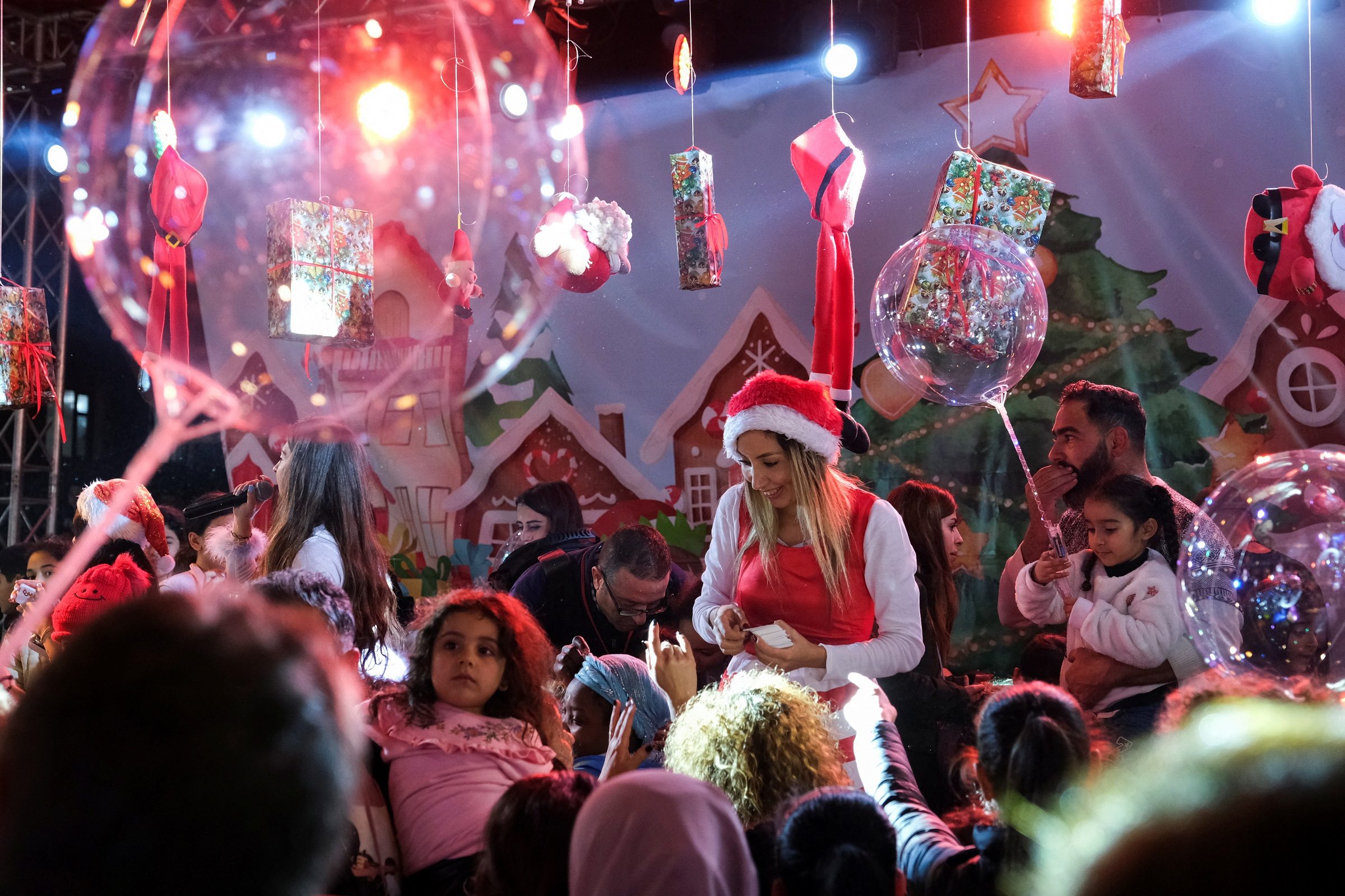 احتفالات أعياد الميلاد في لبنان/ رويترز