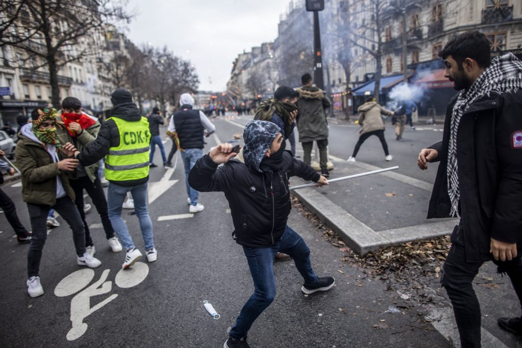 احتجاجات فرنسا ماكرون قانون التقاعد