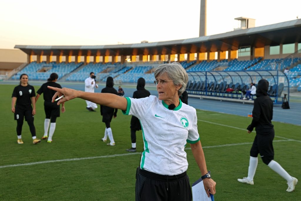 المدربة الألمانية مونيكا ستاب تقود المنتخب السعودي - gettyimages