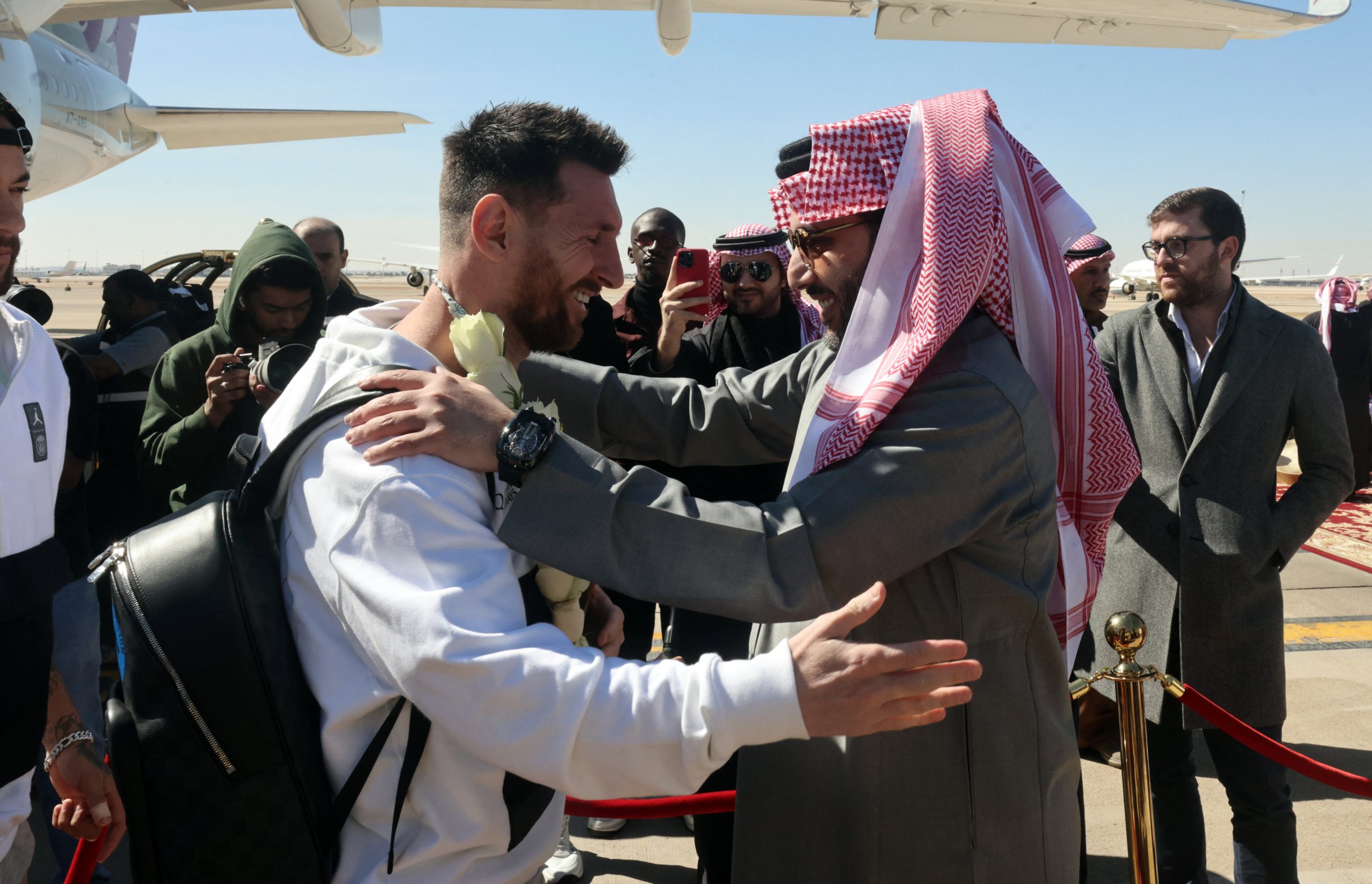 صورة تركي آل الشيخ مع ميسي تثير تفاعلاً كبيراً (رويترز)