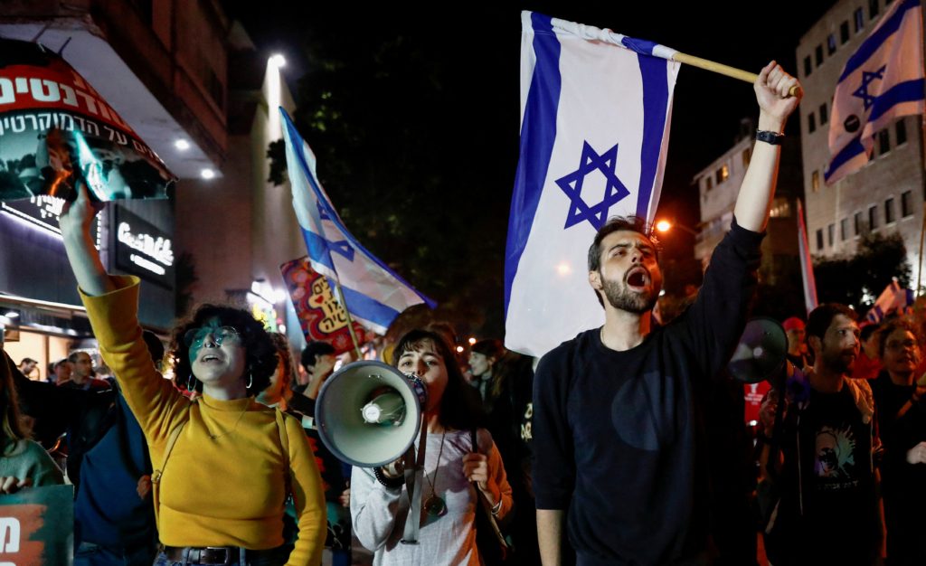 مظاهرات مستمرة في إسرائيل للأسبوع الثاني