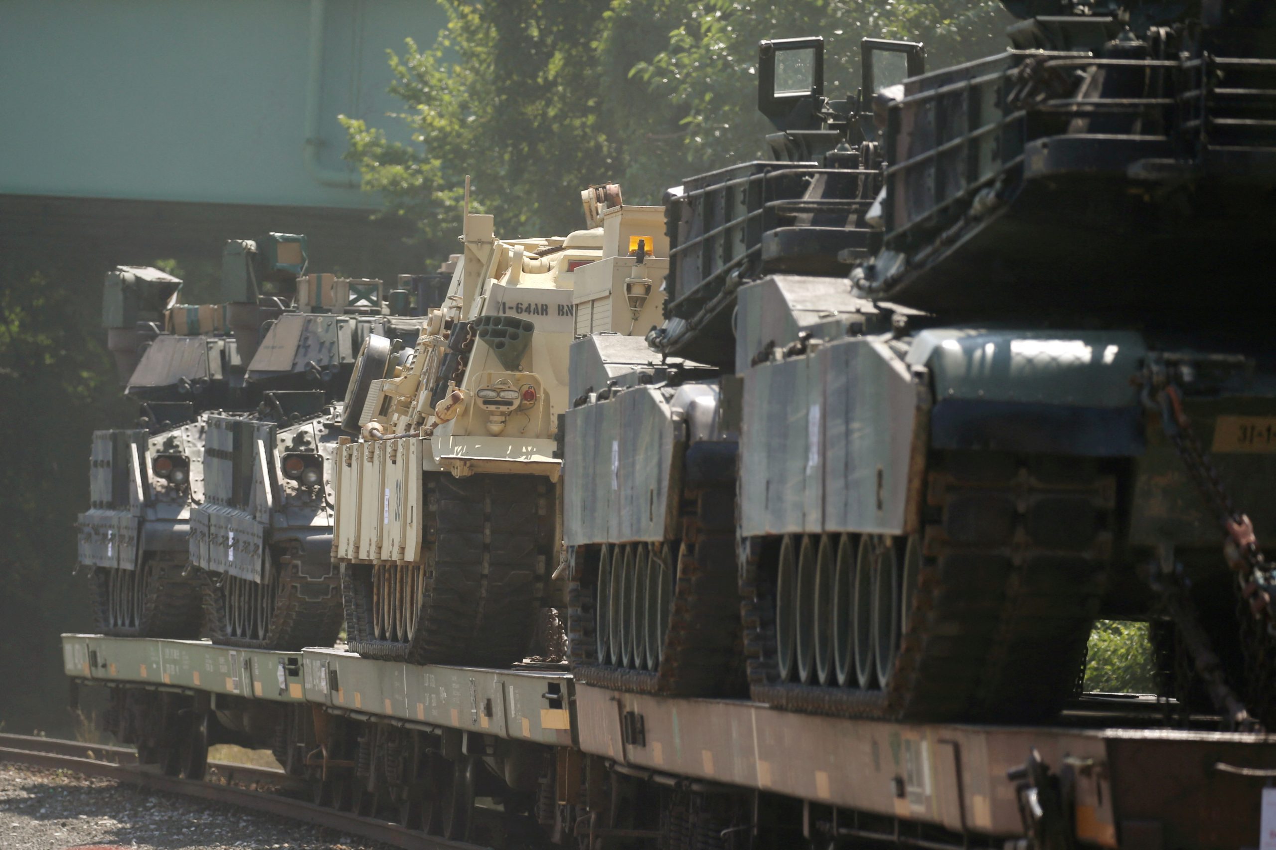 دبابات من طراز أبرامز M1 الأمريكية / رويترز
