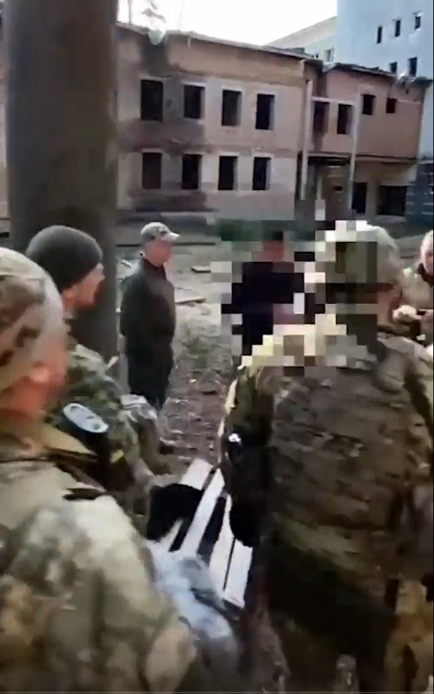 ضابط في مجموعة موزارت يقوم بتخطيط وقيادة فريق خلال القتال في أوكرانيا/ (مجموعة موزارات: تليغرام)