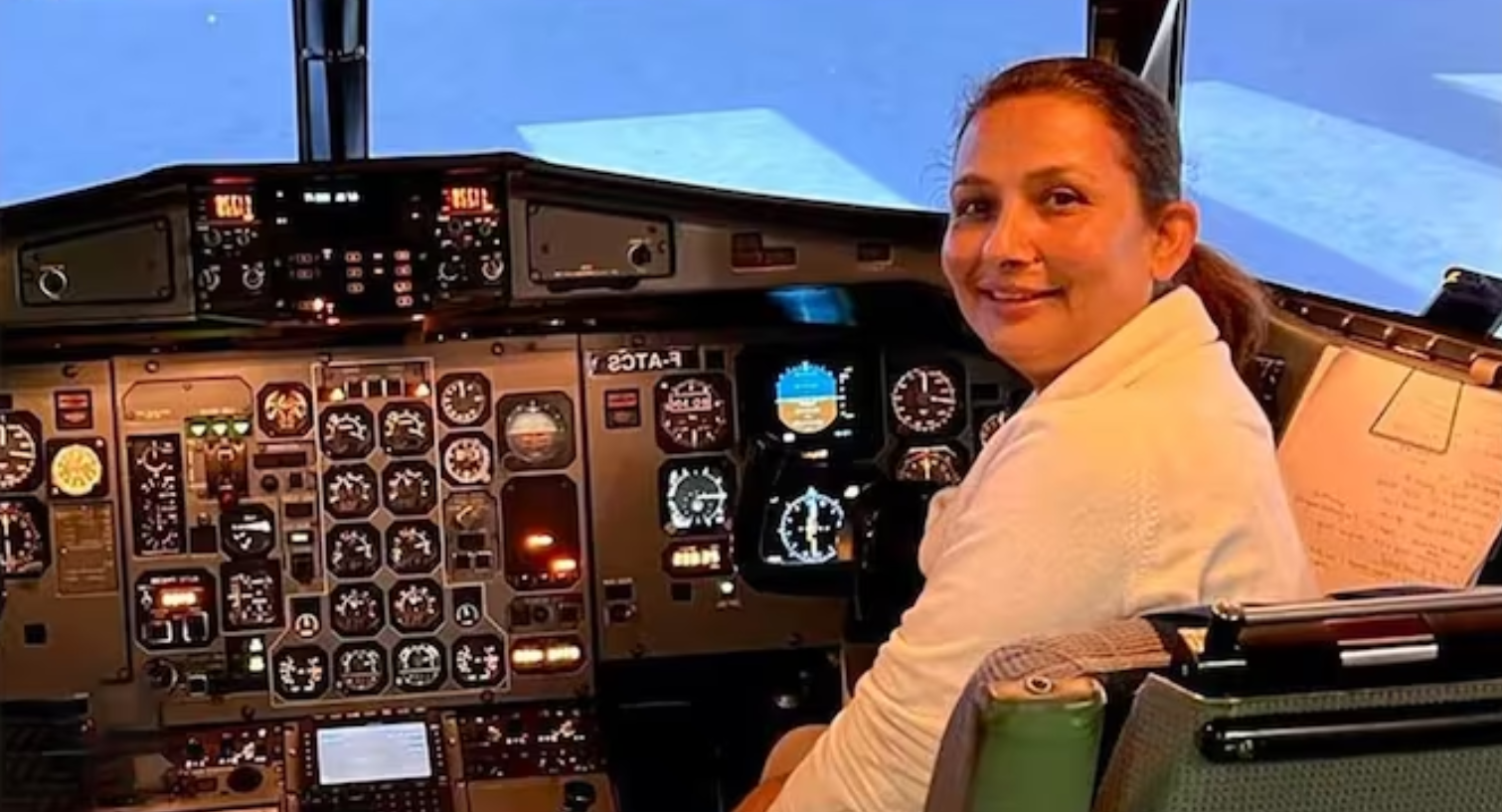 قصة مأساوية لمساعدة قائد الطائرة النيبالية.. زوجها الطيار قضى بحادث مماثل قبل 17 عاماً