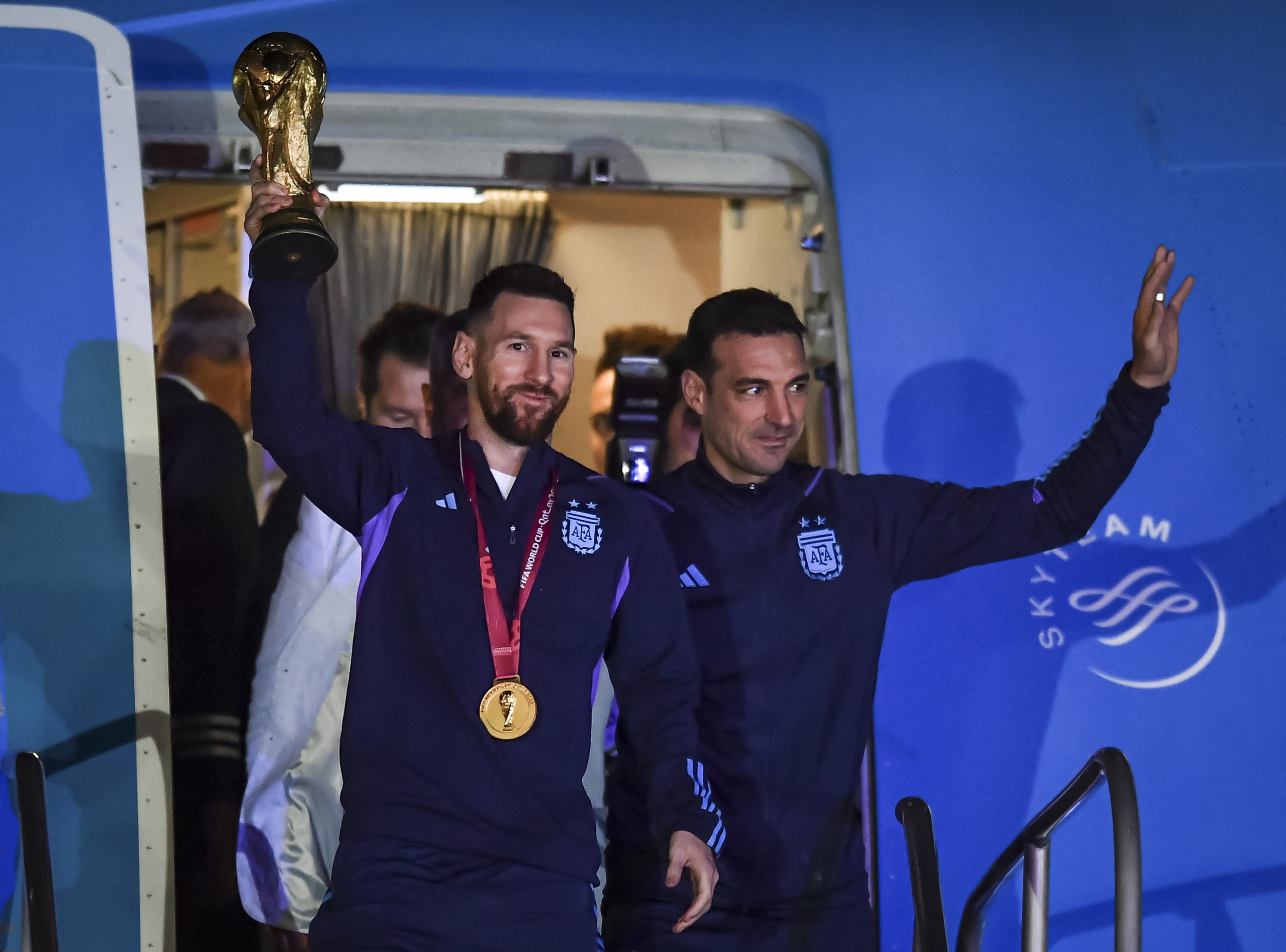 سكالوني يعتبر ميسي أفضل من مارادونا - gettyimages