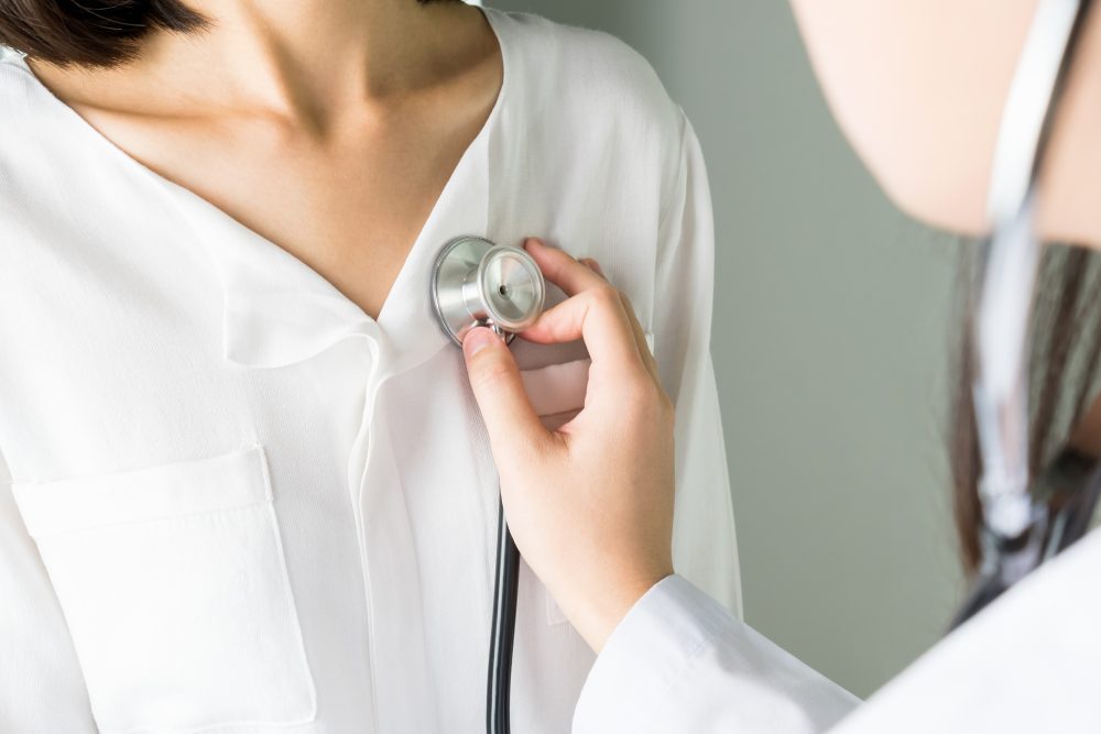 من الضروري مراجعة الطبيب قبل تناول أدوية الصداع النصفي التي قد تهدد القلب - ShutterStock
