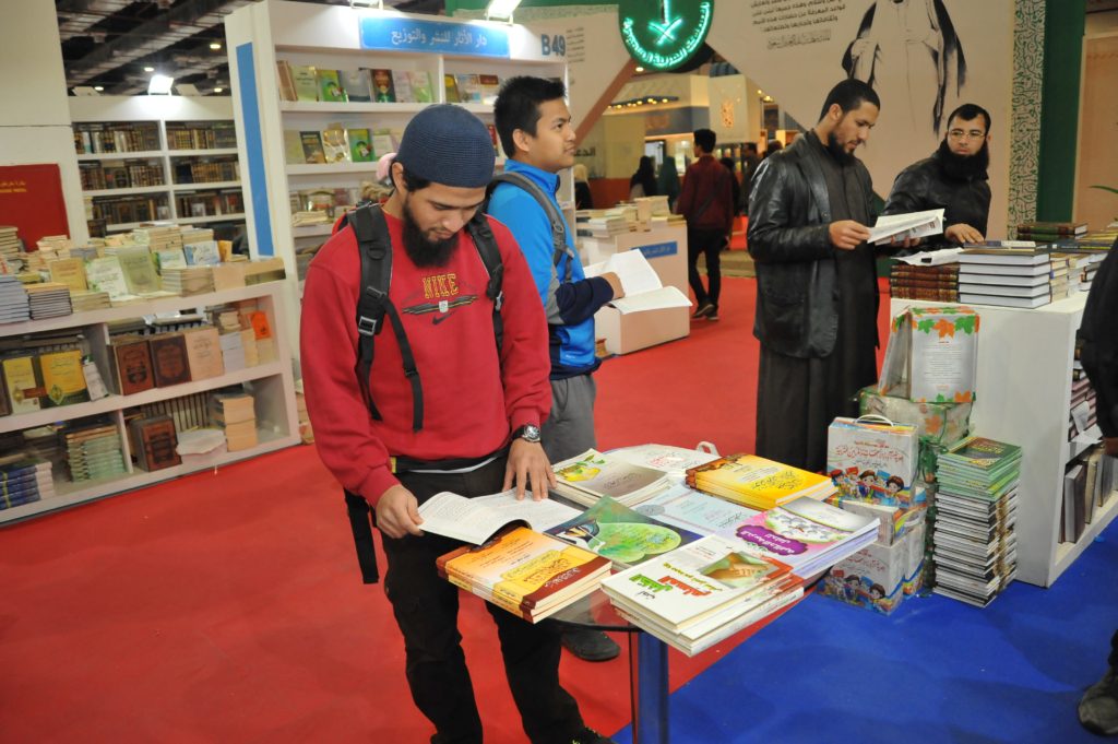 تعاني دور النشر المشارِكة بمعرض القاهرة الدولي للكتاب من مشكلات ارتفاع أسعار الأوراق ومستلزمات الطباعة