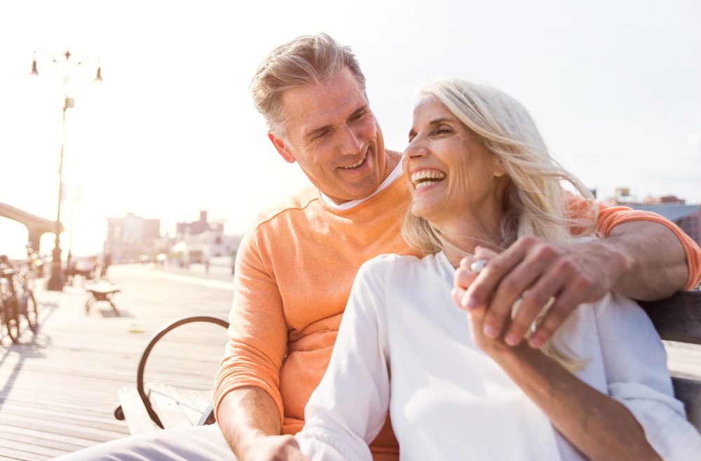 علاقات الأزواج المُرضية تعزز الحصول على صحة جيدة - Shutterstock