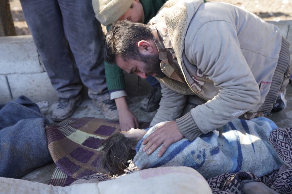أوضاع إنسانية صعبة بعد الزلزال في مناطق الشمال السوري - خاص عربي بوست