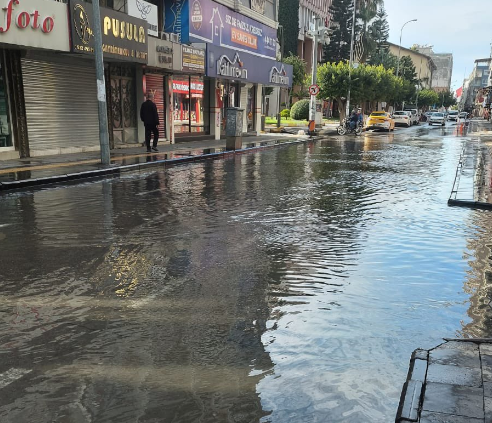 المياه تغمر شوارع في هاتاي التركية / مواقع التواصل