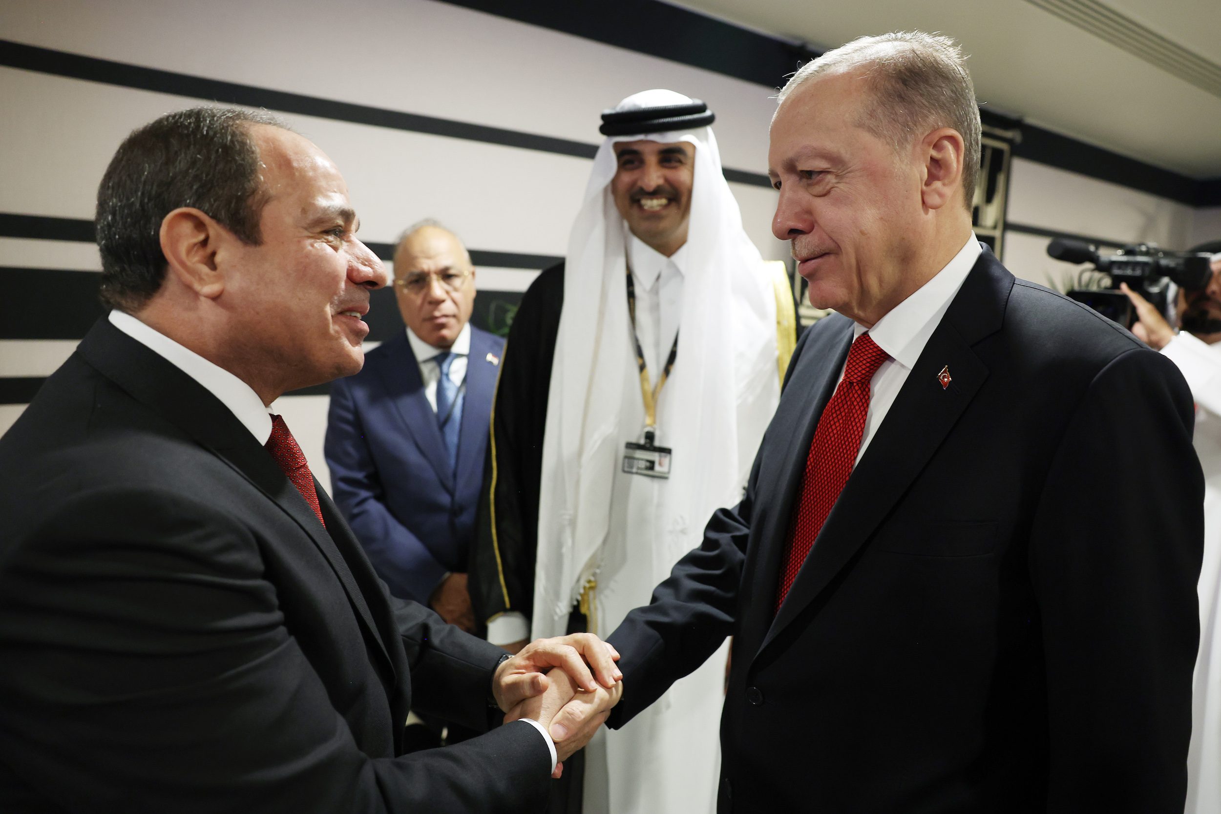 مصافحة أردوغان والسيسي في الدوحة، نوفمبر 2022/ رويترز