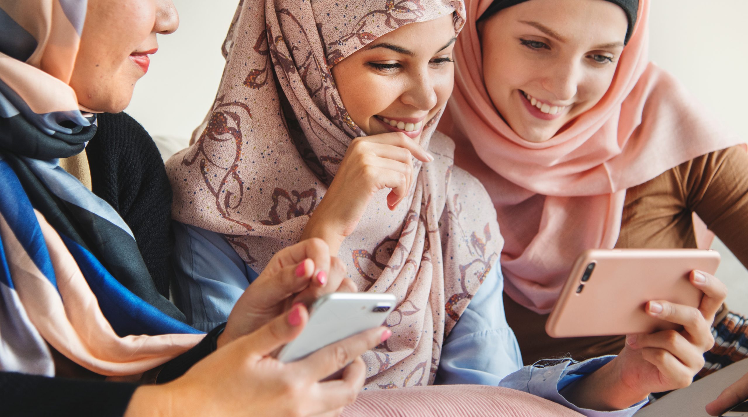 وسائل التواصل الاجتماعي.. كيف أصبحت ساحة للتشتت دون التفاعل الملموس مع المجتمع؟