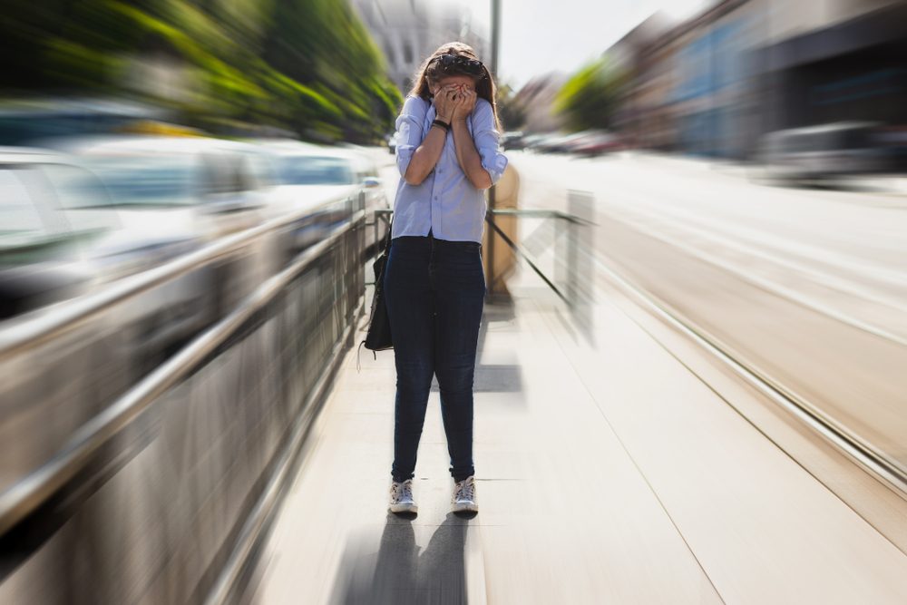الابتعاد عن المكان الذي توجد به التحف| shutterstock