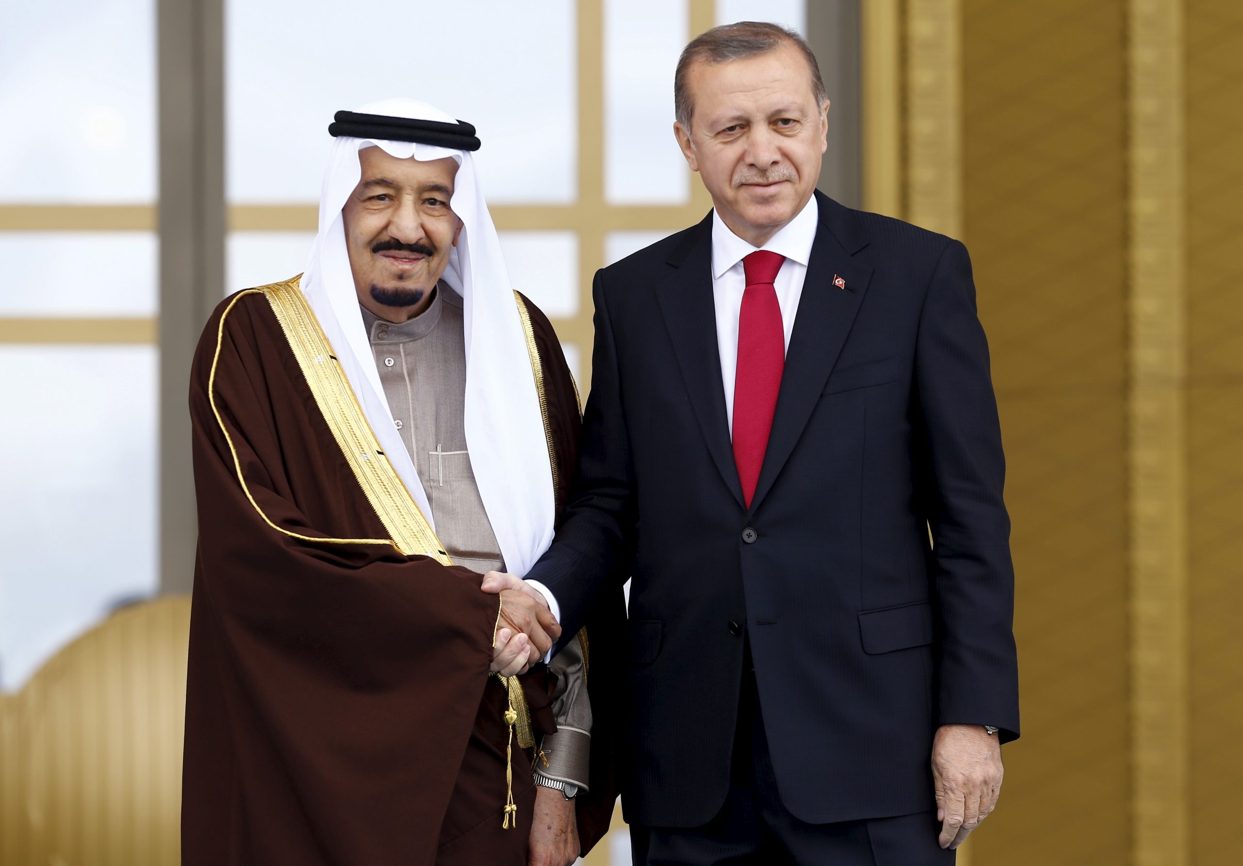 بعد وديعة السعودية واتفاقية الإمارات.. لماذا تعزز دول الخليج شراكتها مع تركيا في هذا التوقيت الحساس؟