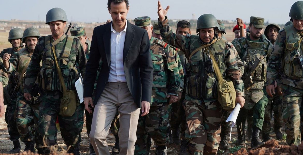 رئيس النظام السوري بشار الأسد وسط جنوده رويترز /أرشيفية