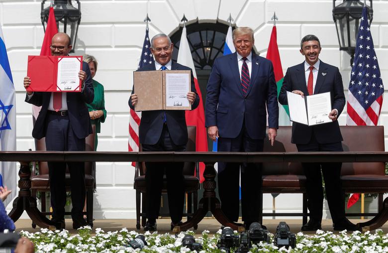 Trump, Netanyahu ve BAE ve Bahreyn dışişleri bakanları ile 2020'de normalleşme anlaşmasının imzalanması sırasında Beyaz Saray'da/Reuters