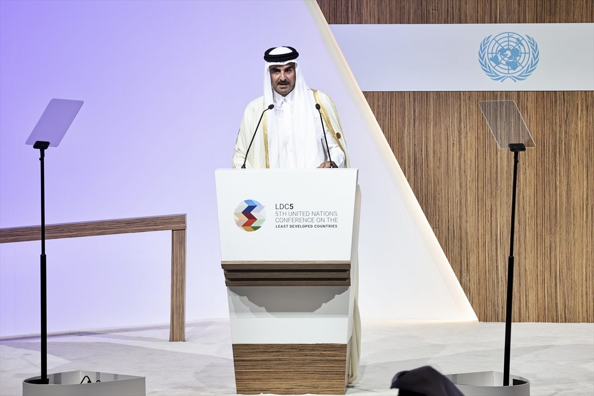 أمير قطر ينتقد تأخر وصول المساعدات لضحايا الزلزال بسوريا.. ويدعو لدعم تركيا لتجاوز آثار الكارثة