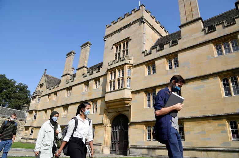 يعانون من سوء التغذية والضغط المالي.. دراسة تكشف أن طلبة جامعات النخبة في بريطانيا يفكرون بترك التعليم