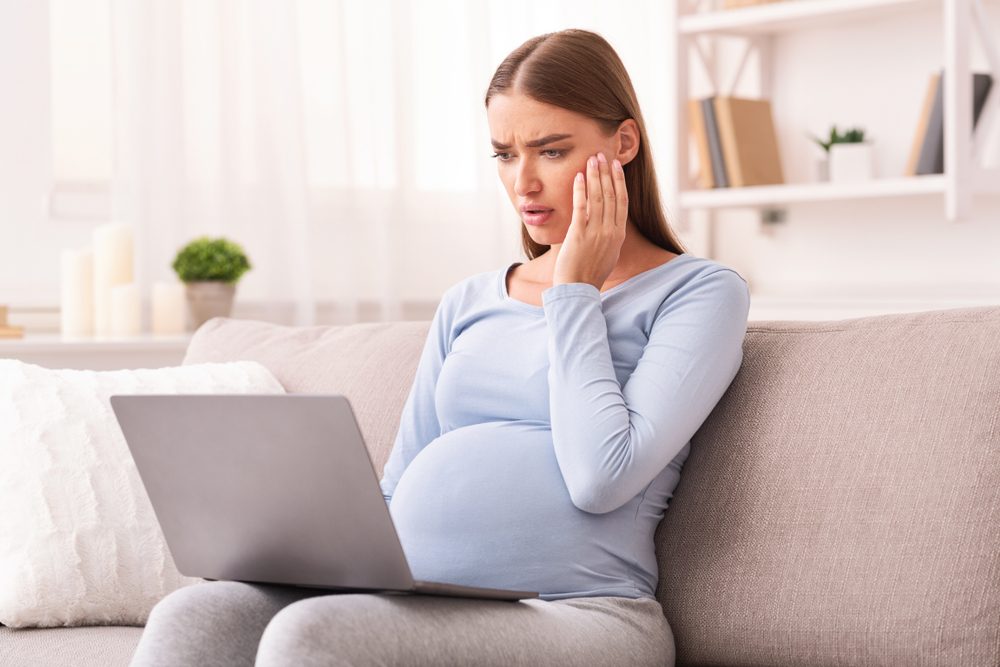 الخبرات السابقة والتجارب المؤلمة قد تعزز الشعور بالقلق أثناء الحمل - ShutterStock
