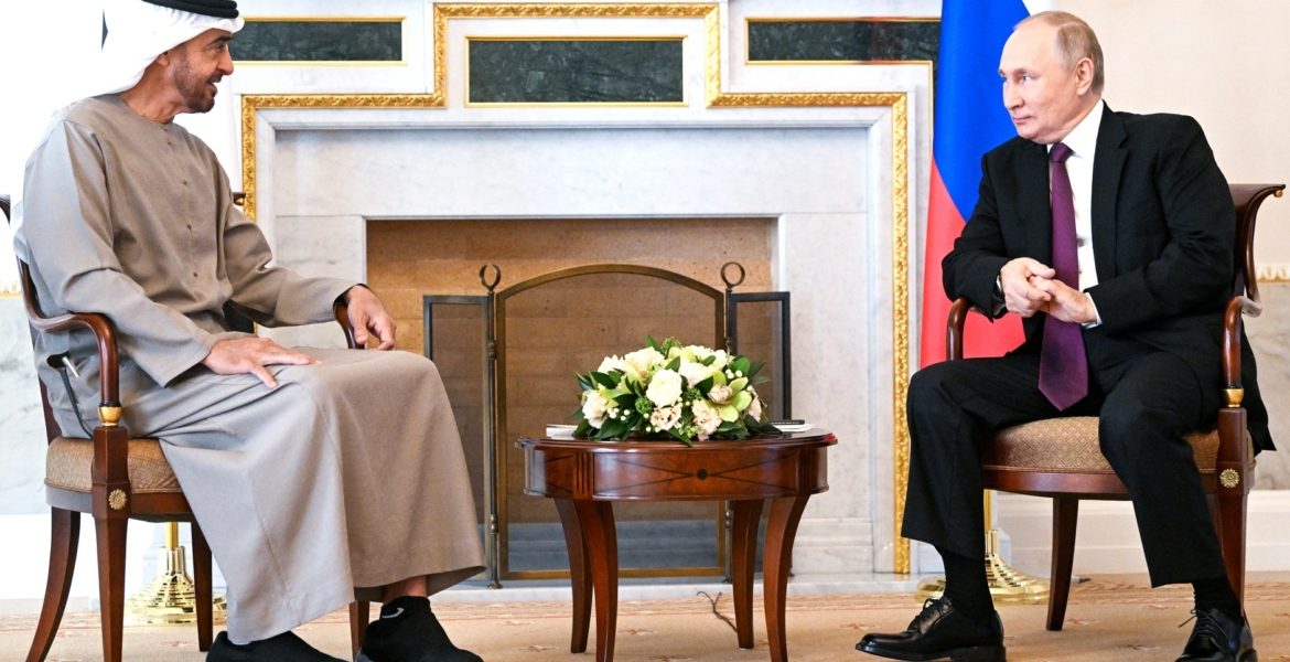 رئيس دولة الإمارات محمد بن زايد آل نهيان مع نظيره الروسي فلاديمير بوتين/ الأناضول