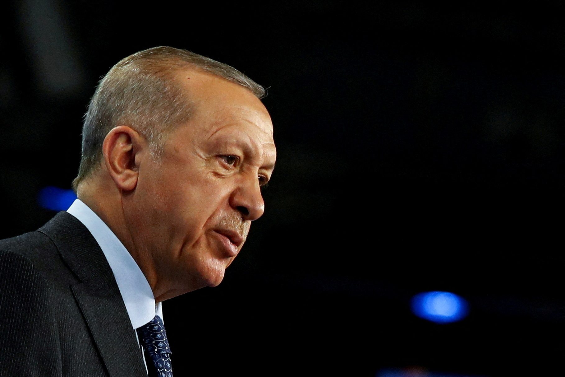 أردوغان يعتذر عن عدم متابعة لقاء تلفزيوني إثر شعوره بالتعب.. طلب المعذرة من محاوريه والمشاهدين (فيديو)