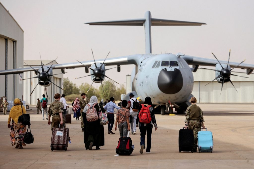  السودان السودانيون الاشتباكات في السودان حميدتي البرهان دارفور