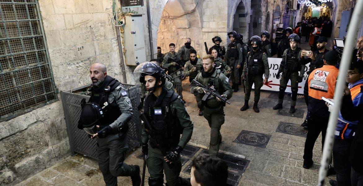 قوات الاحتلال في أزقة البلدة القديمة بالقدس - الأناضول