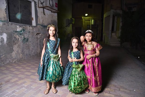 يرتدي الأطفال الملابس التقليدية في يوم القرقيعان - Wikimedia Commons