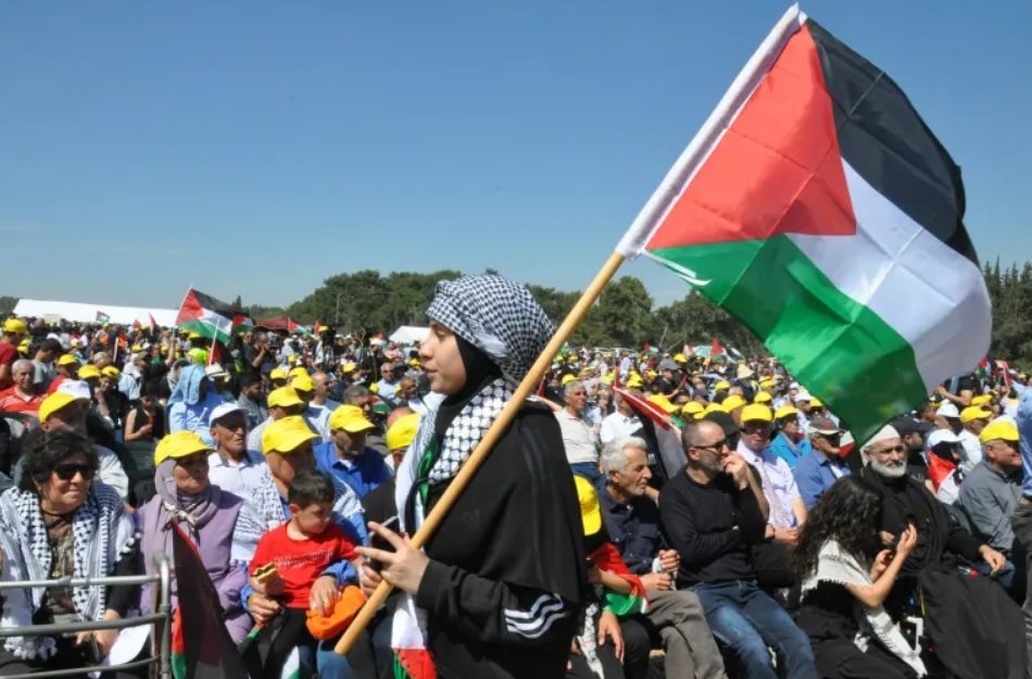 أجيال عديدة من الفلسطينيين تشارك في مهرجان العودة الذي أقيم فوق أراضي بلدة اللجون بالذكرى الـ75 للنكبة/منصات التواصل<br>
