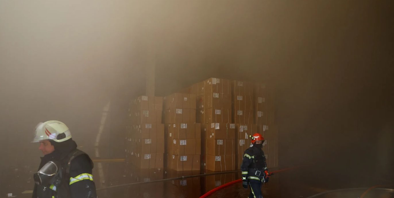 اندلع حريق في مقر شركة في منطقة هولوسيفسكي بكييف/رويترز<br>