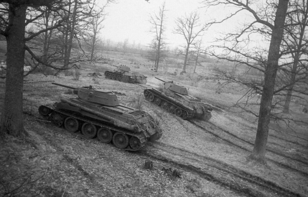 الدبابة T-34 