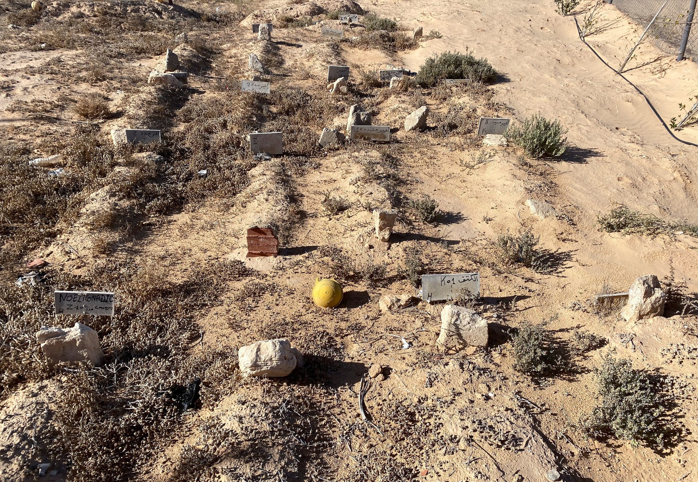 مقابر لمهاجرين في تونس/ رويترز