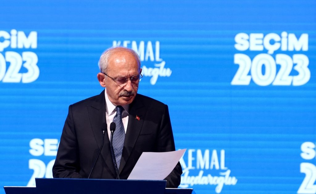 المعارضة التركية اللاجئون السوريون وزير الخارجية التركي سليمان صويلو