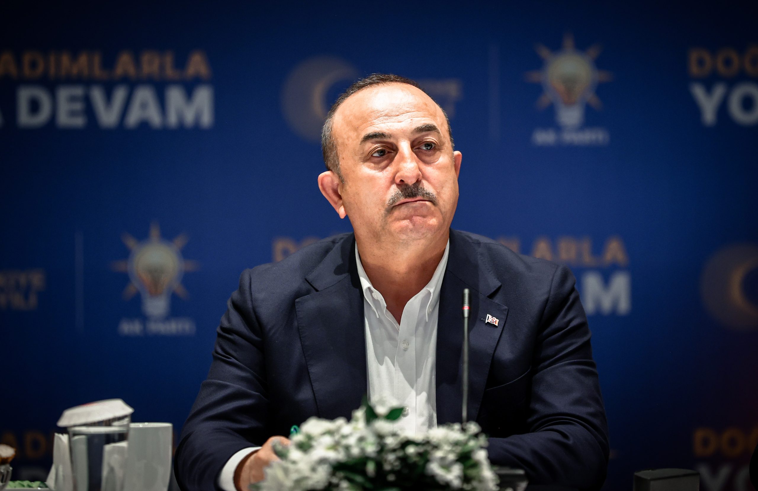 مولود تشاووش أوغلو يهاجم المعارضة التركية بشأن “الانسحاب من سوريا”.. جدد الحديث عن التطبيع مع النظام