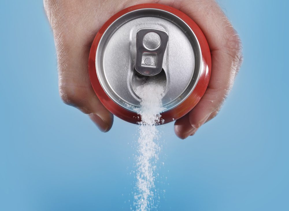 الصودا الخالية من السكريات تسبب هبوطاً ورغبة ملحة في تناول المزيد - ShutterStock