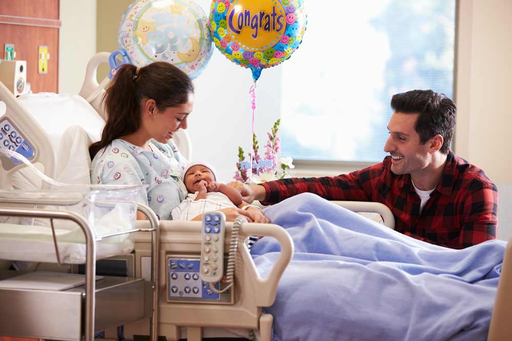 من الضروري التواصل المباشر بين الأم وجنينها بعد الولادة - Shutterstock