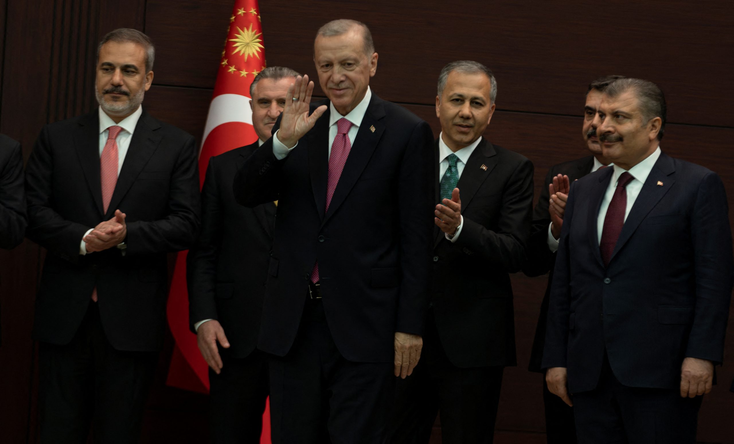 شملت رئاسة الأركان والاستخبارات والصناعات الدفاعية.. أردوغان يقرّ تعيينات جديدة بمناصب مهمة