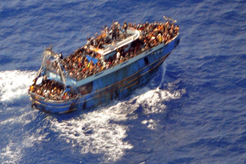 اليونان غرق سفينة المهاجرين